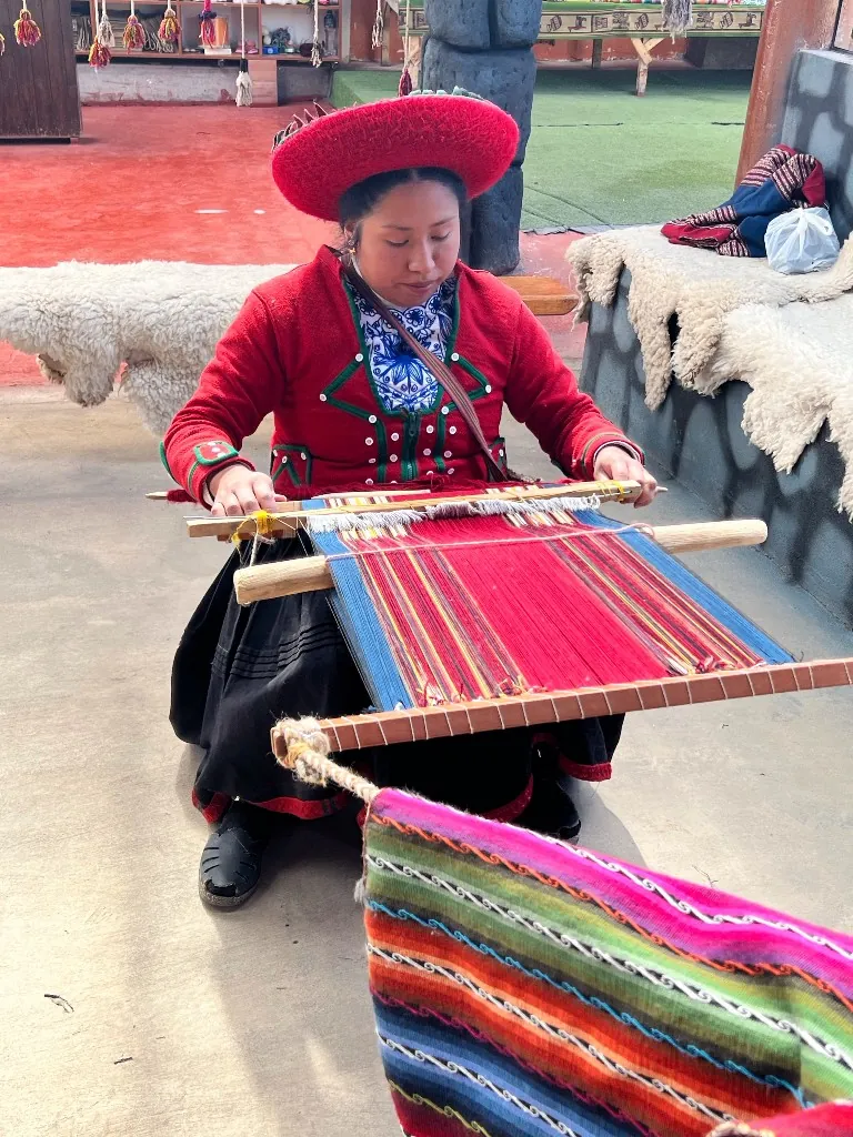 Tejedora tradicional en Chinchero