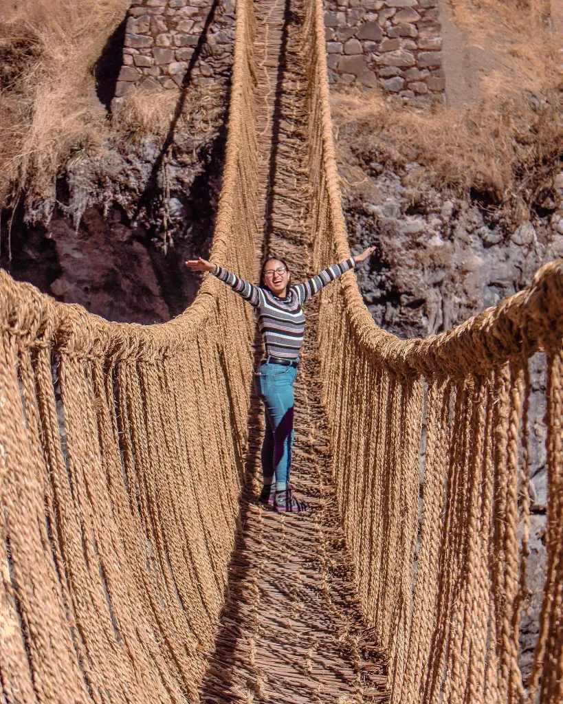 Optional crossing of the last Inca bridge still in use