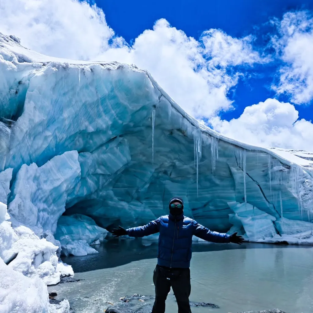 Facing the tropical Quelccaya glacier above 5,000 m a.s.l.
